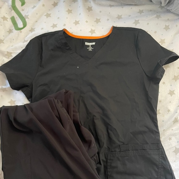 5 pairs of scrubs, sizes xs & small. - Picture 2 of 5